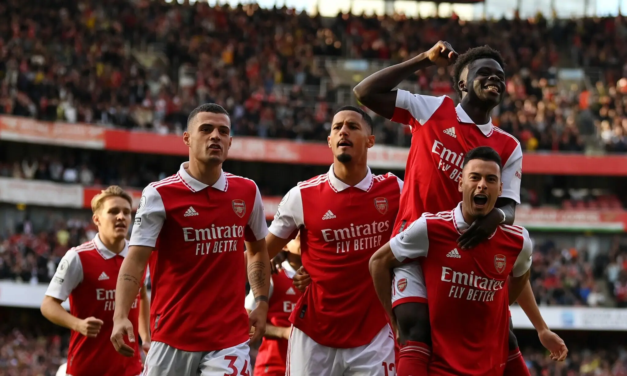 Arsenal dẫn đầu BXH với phong độ cực cao
