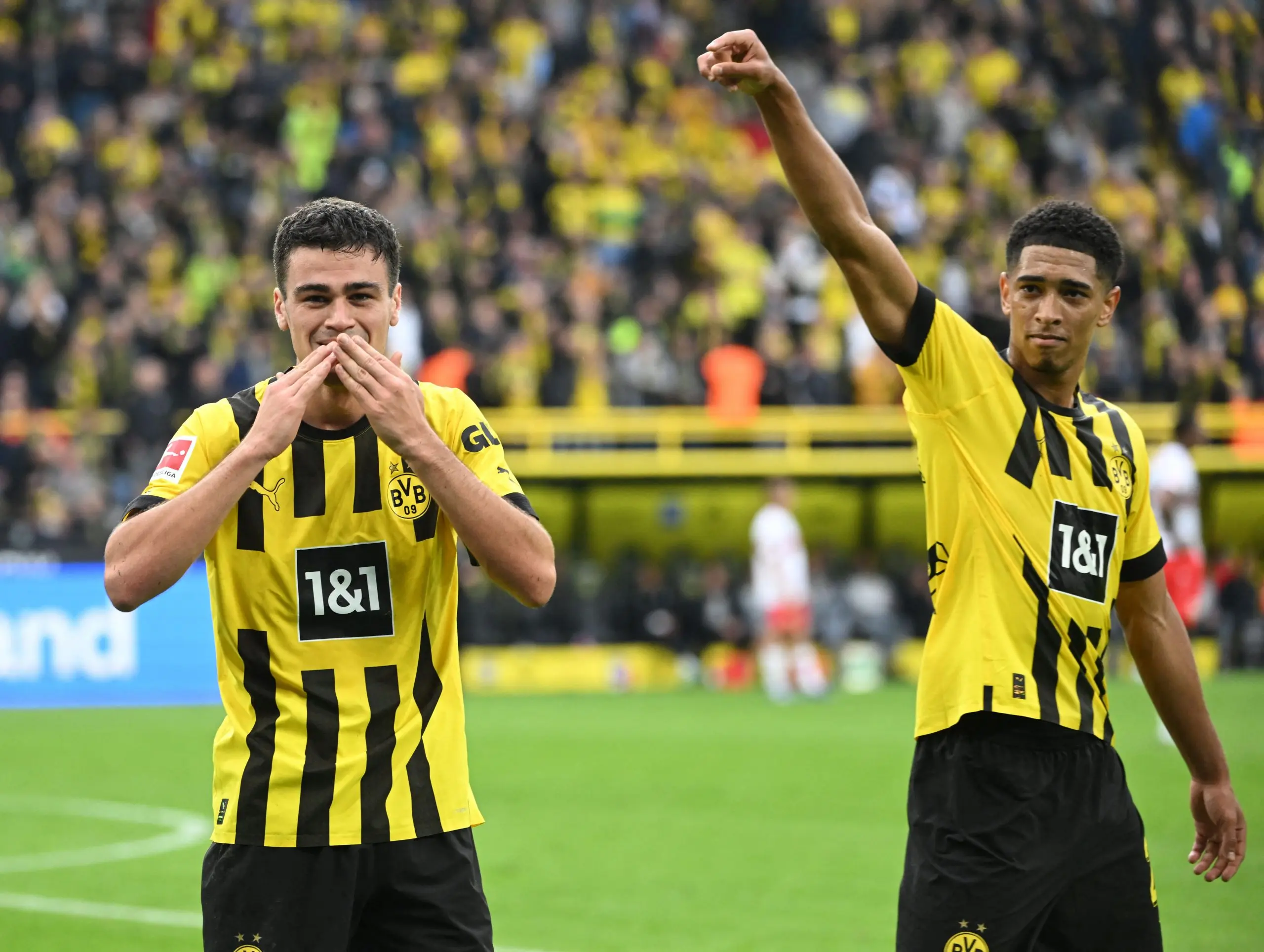 Các ngôi sao trẻ của Dortmund đang trưởng thành rất nhanh
