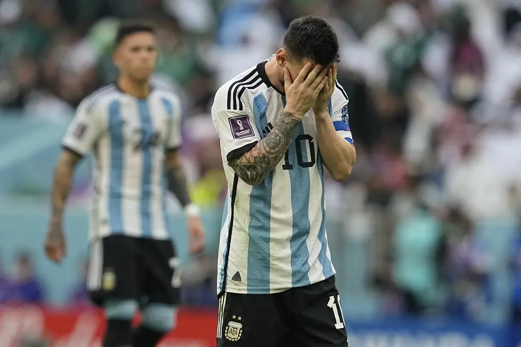 Cơ hội đi tiếp của ĐT Argentina bị đặt dấu hỏi sau trận thua Saudi Arabia