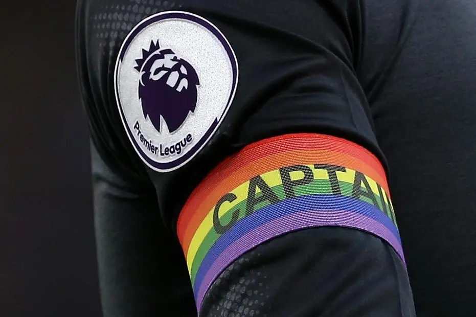 Tấm băng đội trưởng thể hiện sự ủng hộ với cộng đồng LGBT