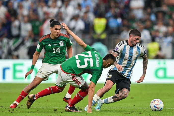 Mexico (áo xanh) vẫn chưa ghi được bàn thắng nào ở kỳ World Cup năm nay
