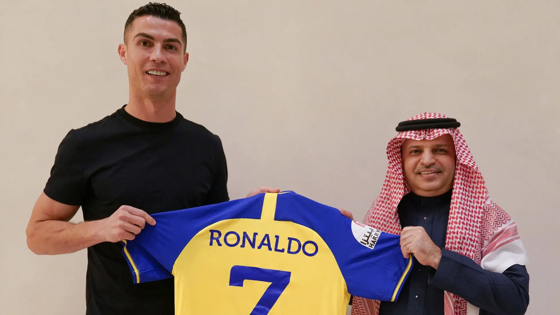 Ronaldo ra mắt CLB mới