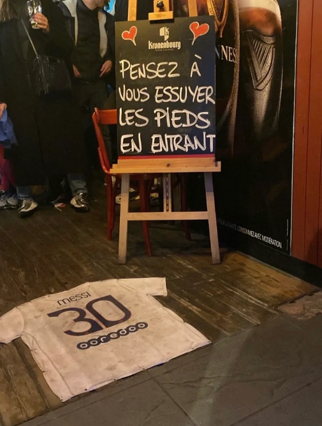 Hình ảnh gây tranh cãi của 1 nhà hàng tại Pháp