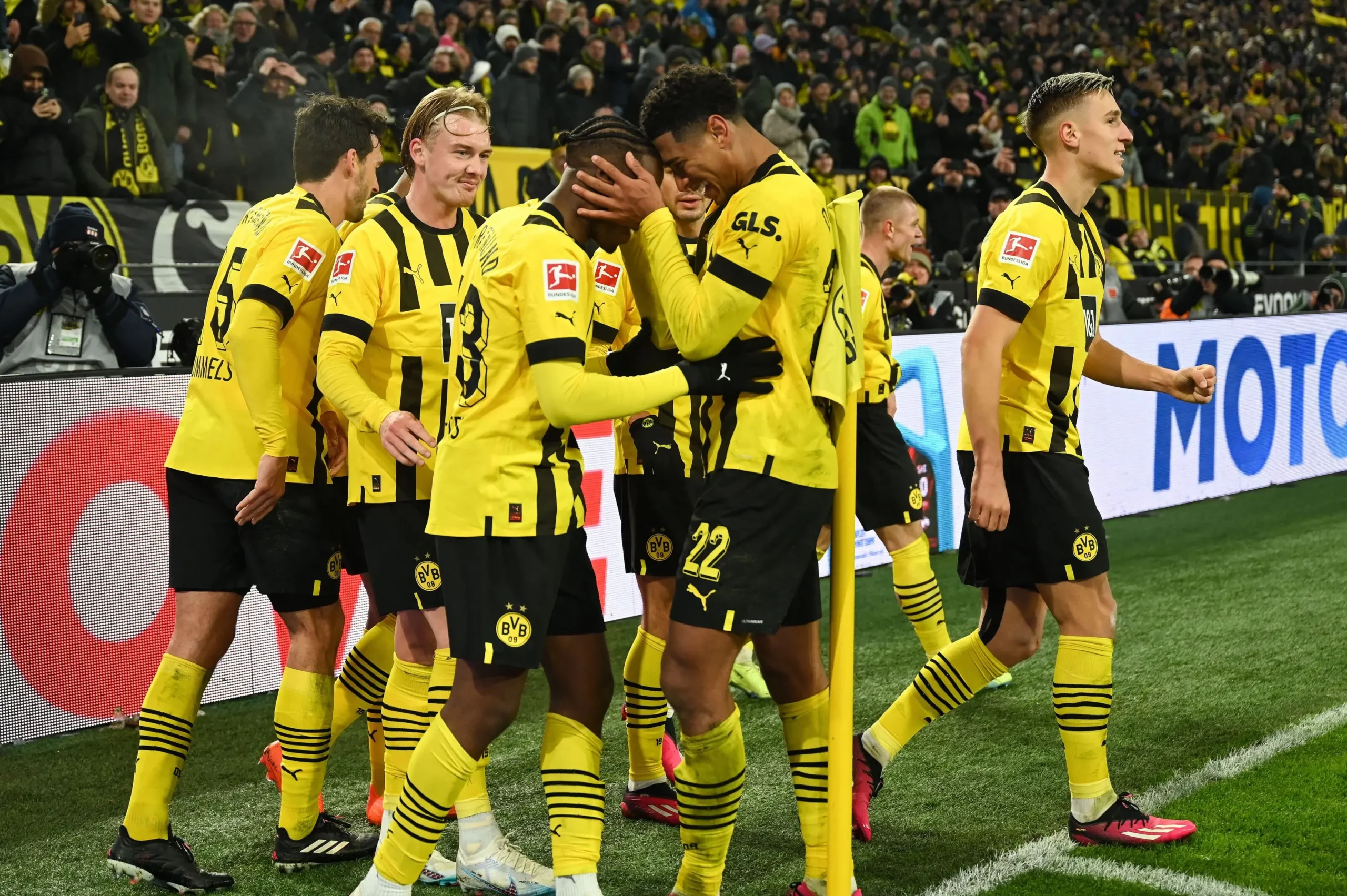 Dortmund phải nỗ lực nhiều hơn trong cuộc đua Top 4