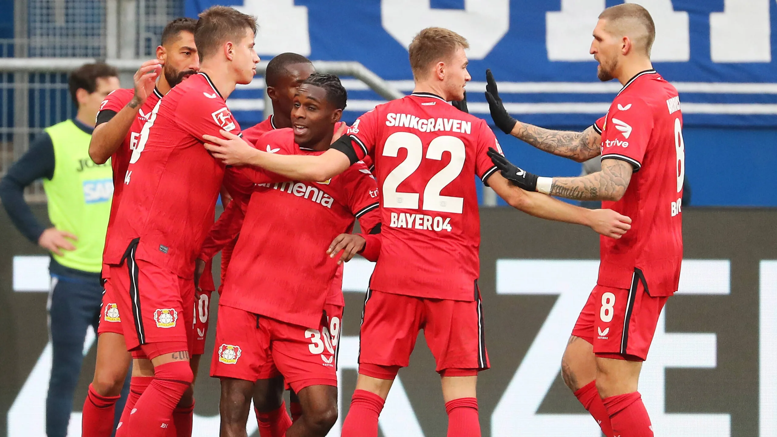 Leverkusen vừa tìm lại niềm vui chiến thắng ở Bundesliga